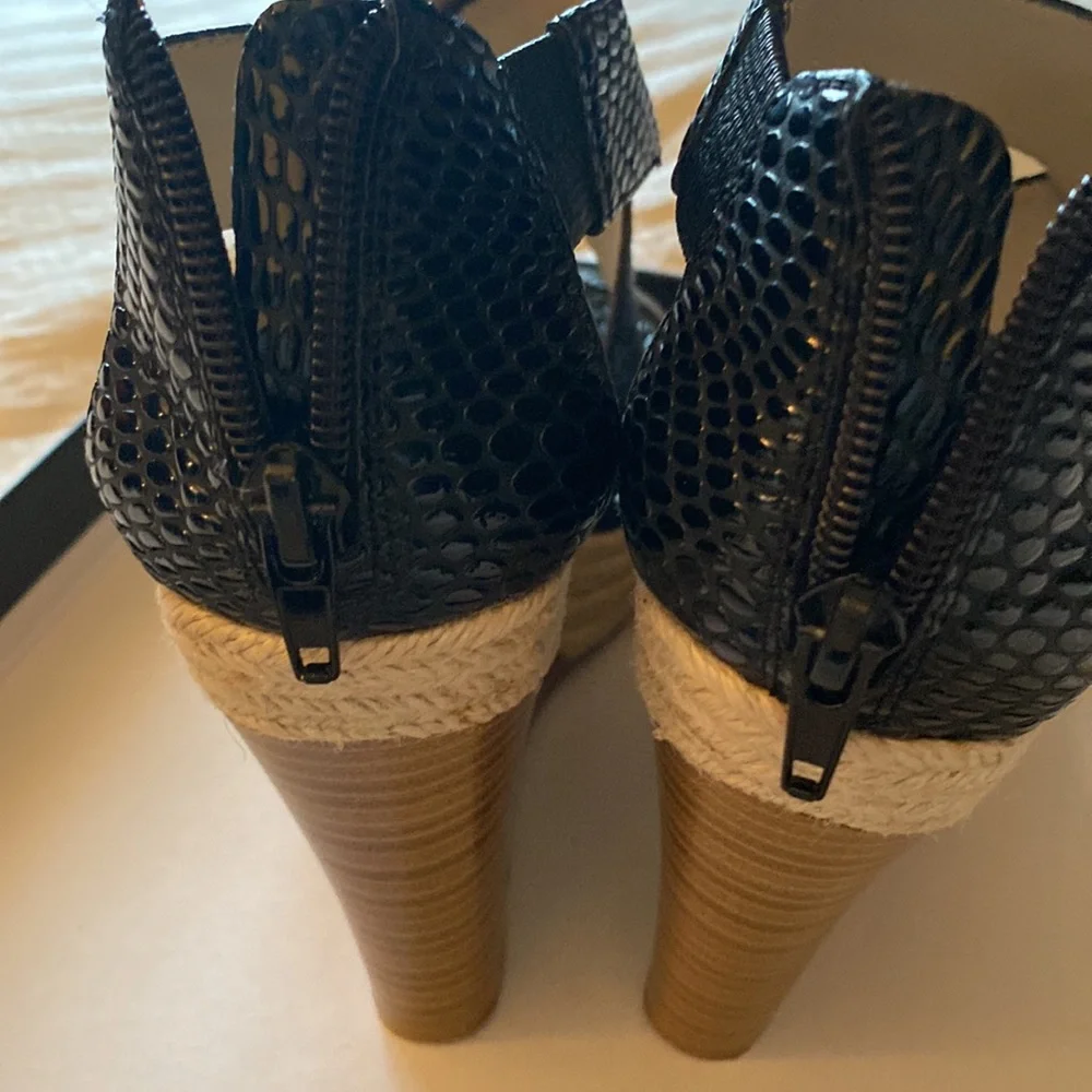 Sandals - Picture 3 of 8